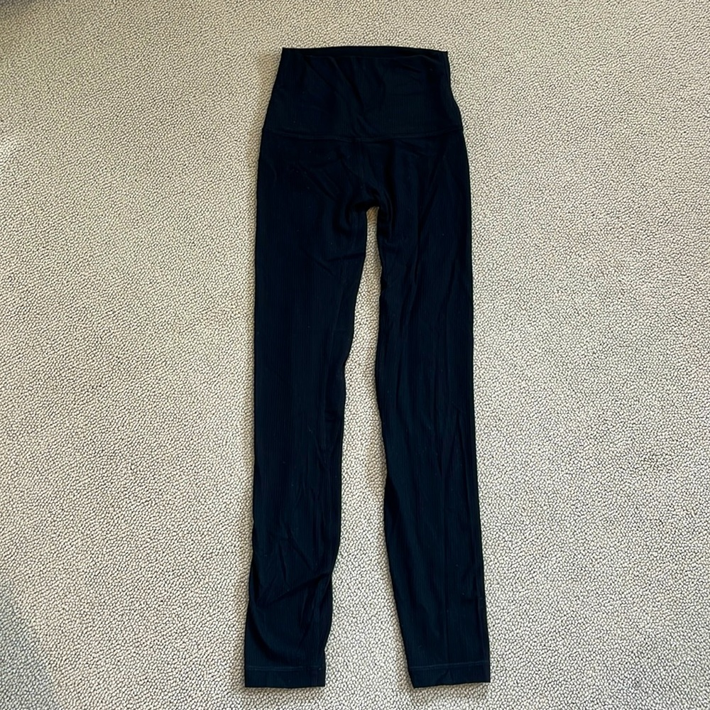 Lululemon ribbed leggings Inseam 25”